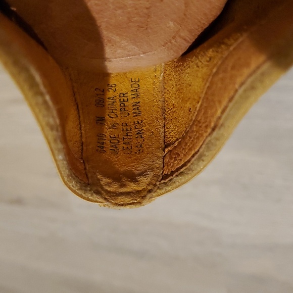 Indigo by Clarks Women's Ballet Flats Size 7. Mustard color leather. - Picture 6 of 10